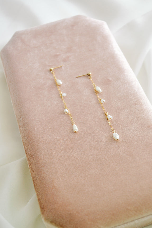 Pearl Dangle Earrings 02