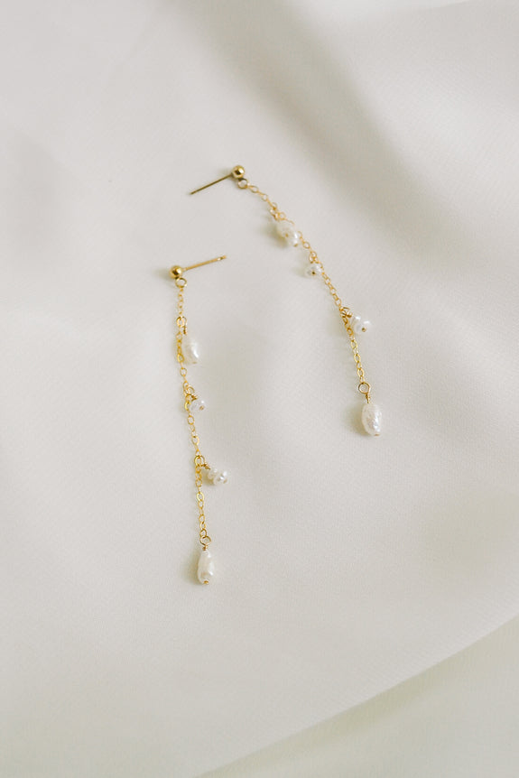 Pearl Dangle Earrings 02