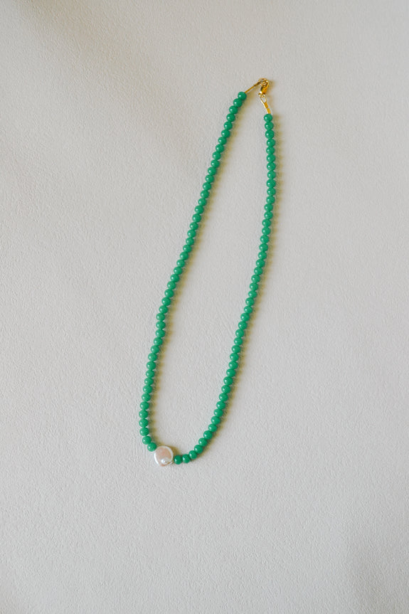 Vintage Beaded Necklace - Emerald Green with Coin Pearl