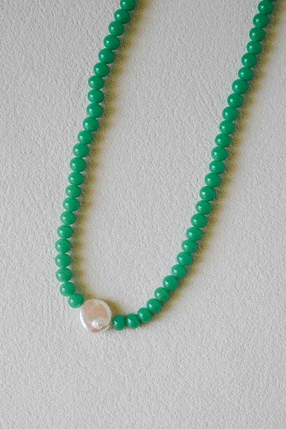 Vintage Beaded Necklace - Emerald Green with Coin Pearl