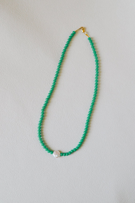 Vintage Beaded Necklace - Emerald Green with Coin Pearl